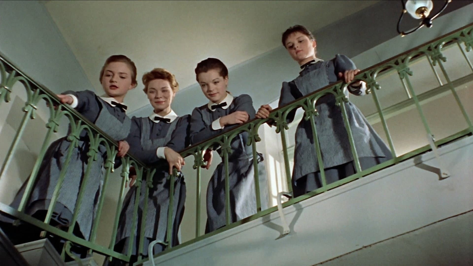 Ragazze in uniforme - immagine
