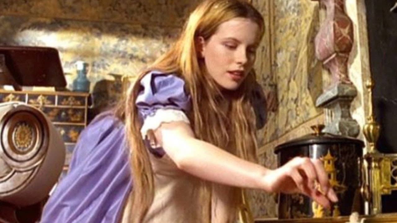 Alice Through the Looking Glass - immagine