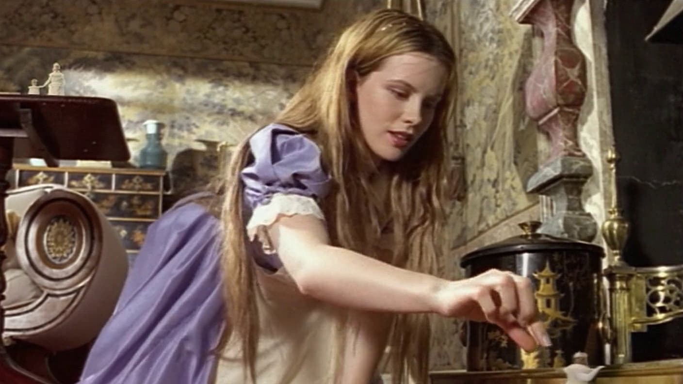 Alice Through the Looking Glass - immagine