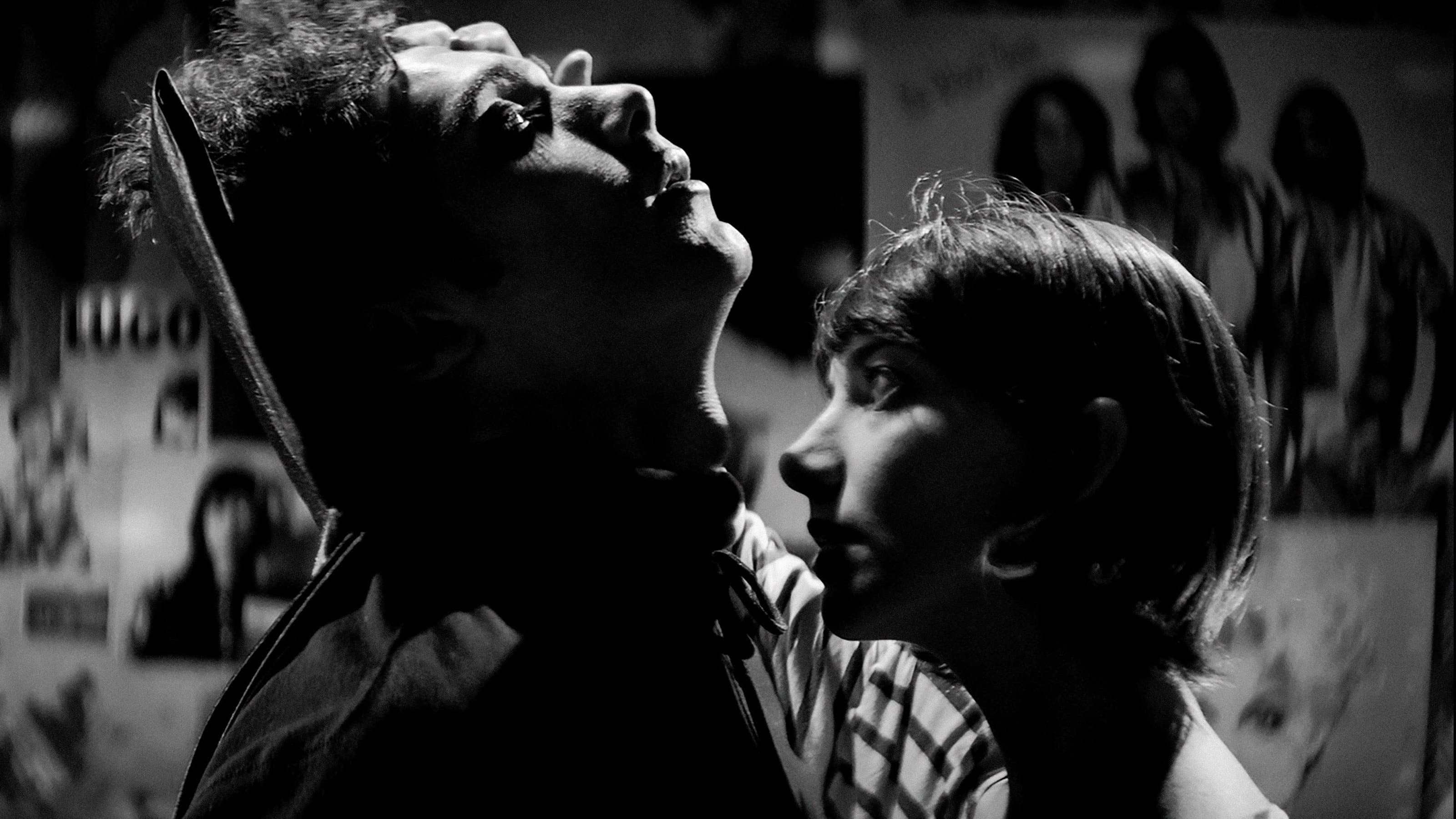 A Girl Walks Home Alone at Night - immagine