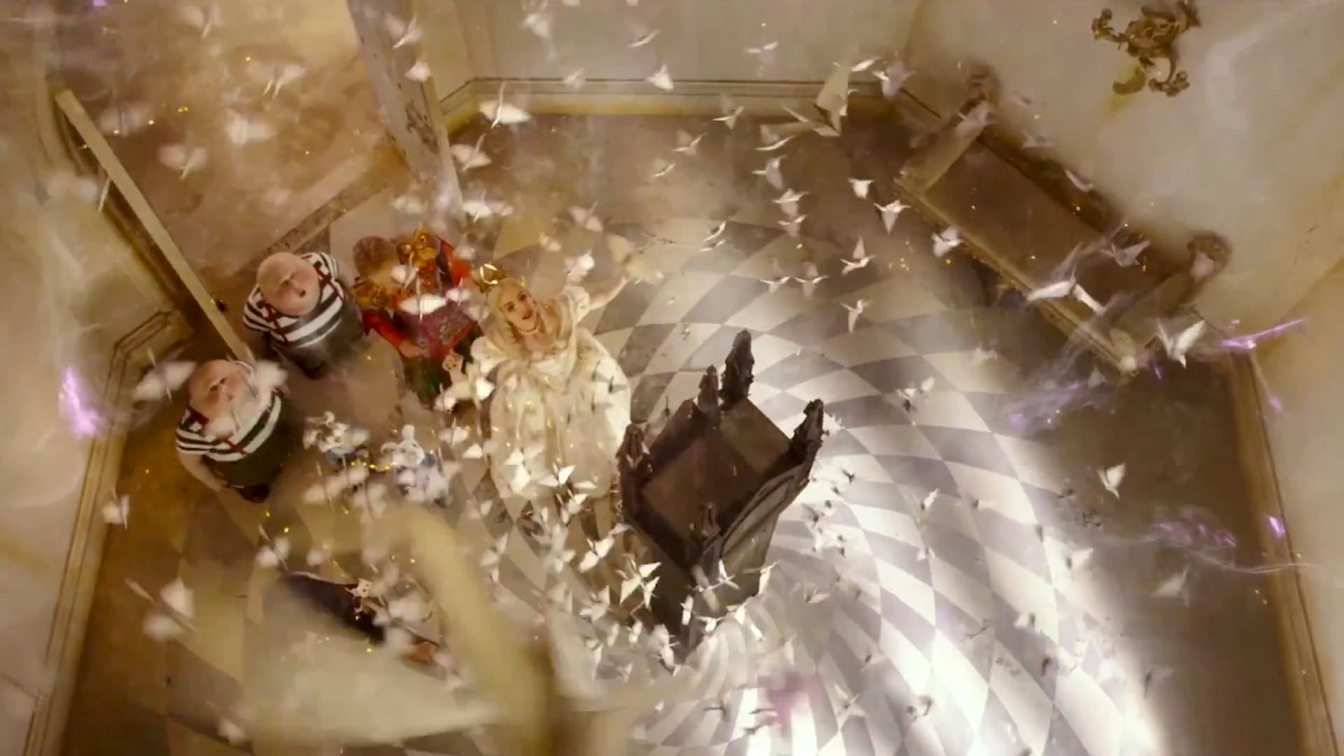 Alice Through the Looking Glass - immagine