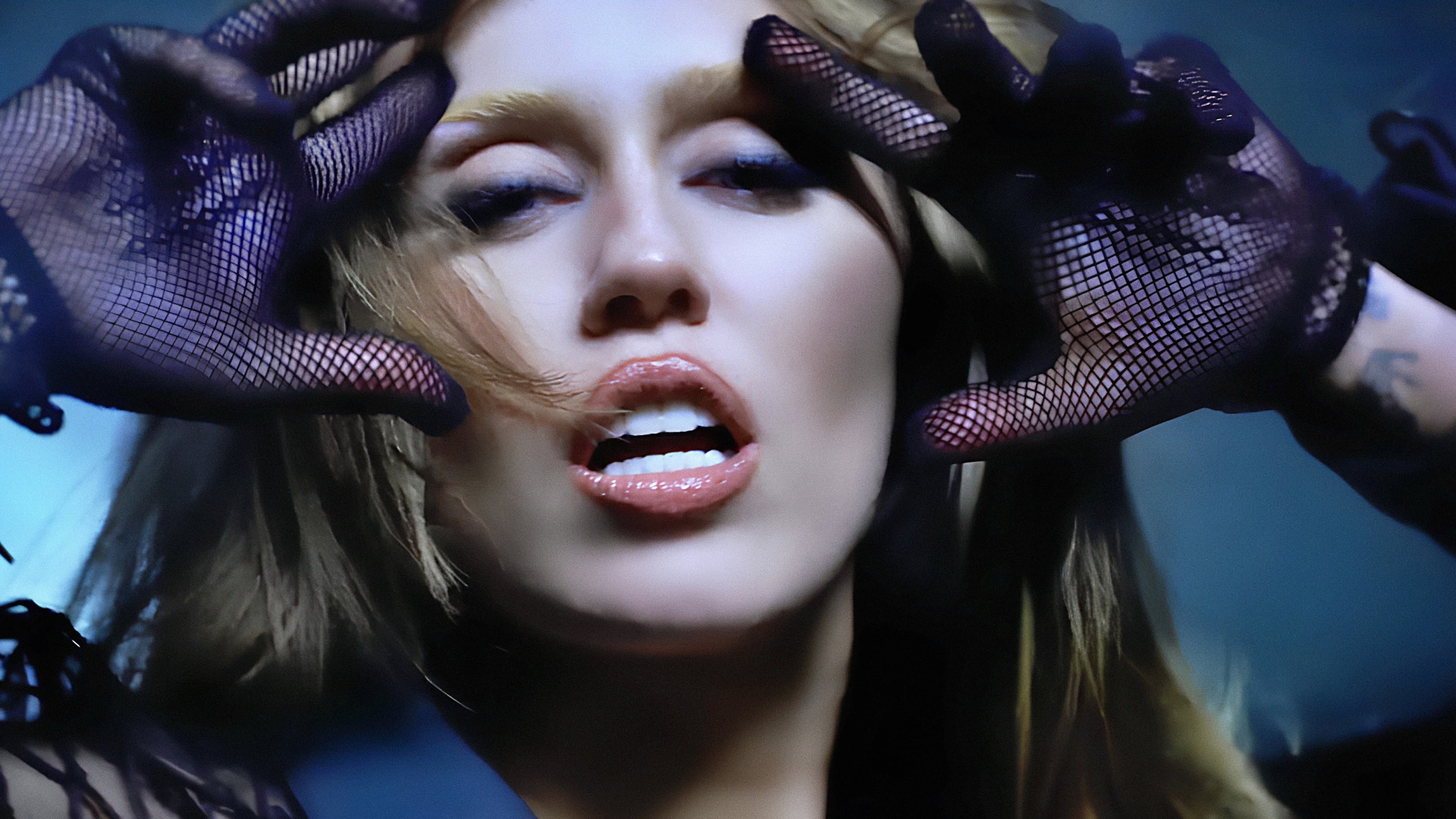 Miley Cyrus: Something Beautiful - immagine