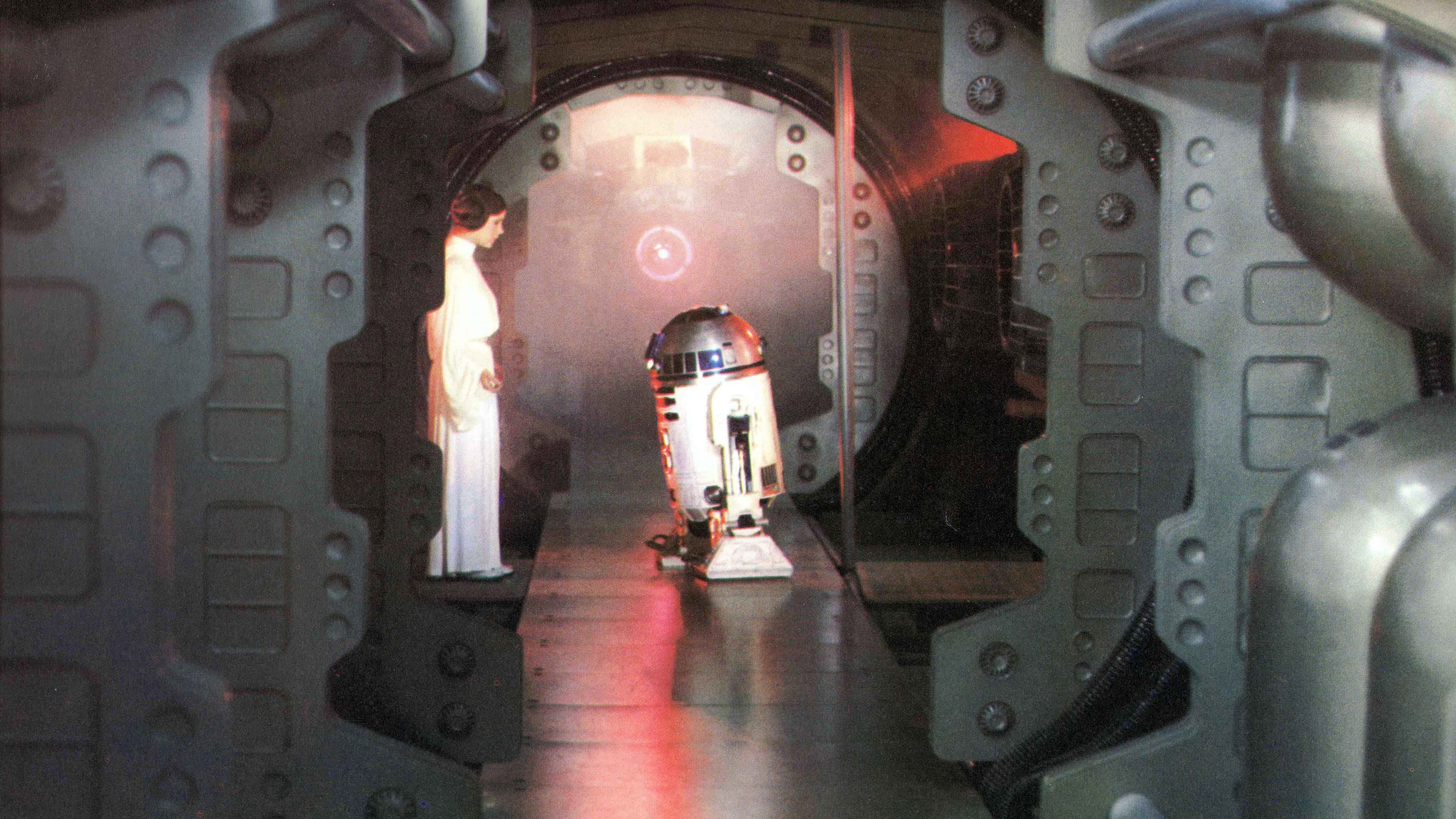 R2-D2: Beneath the Dome - immagine