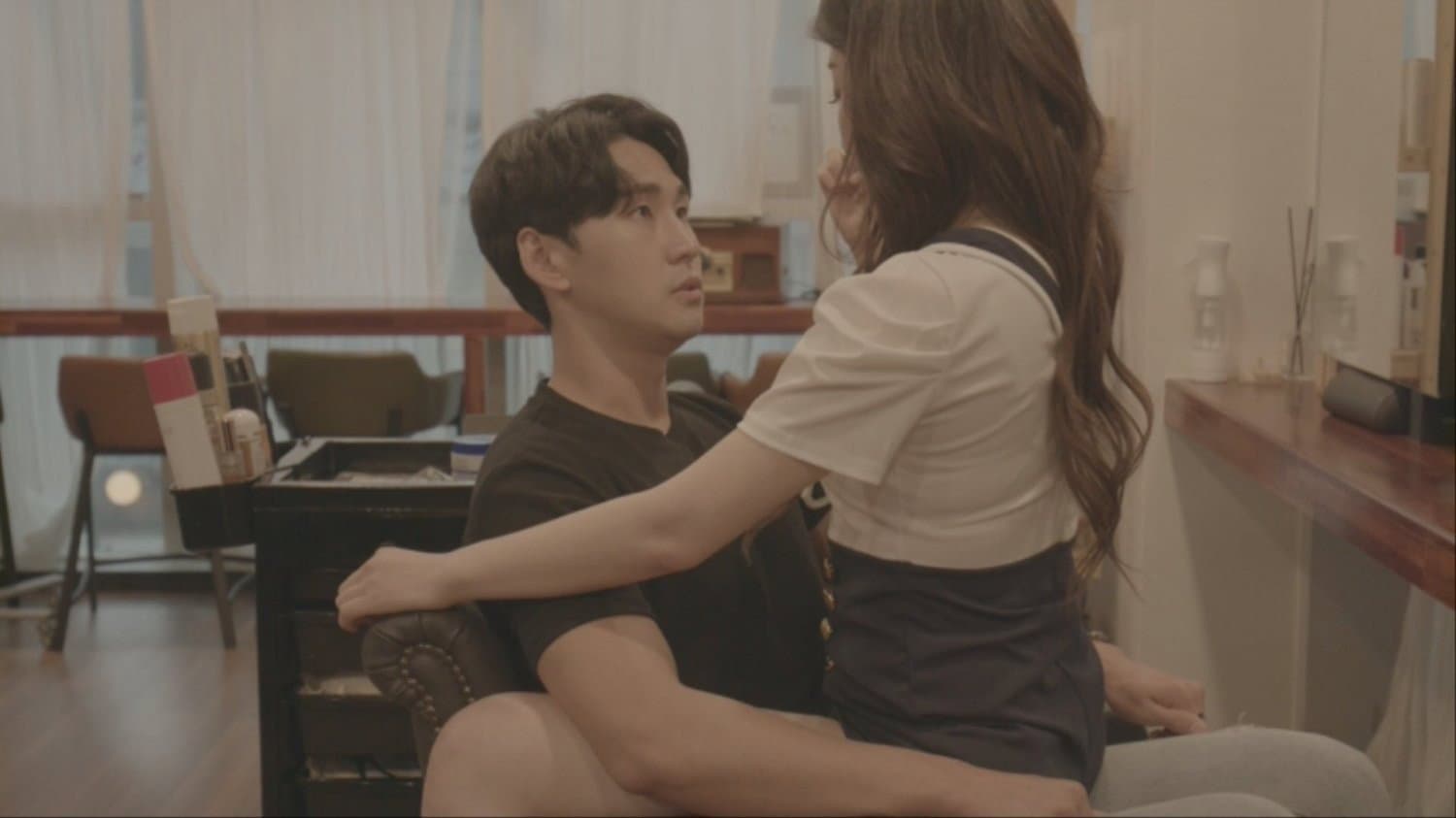 윤율의 VIP 미용실 - immagine