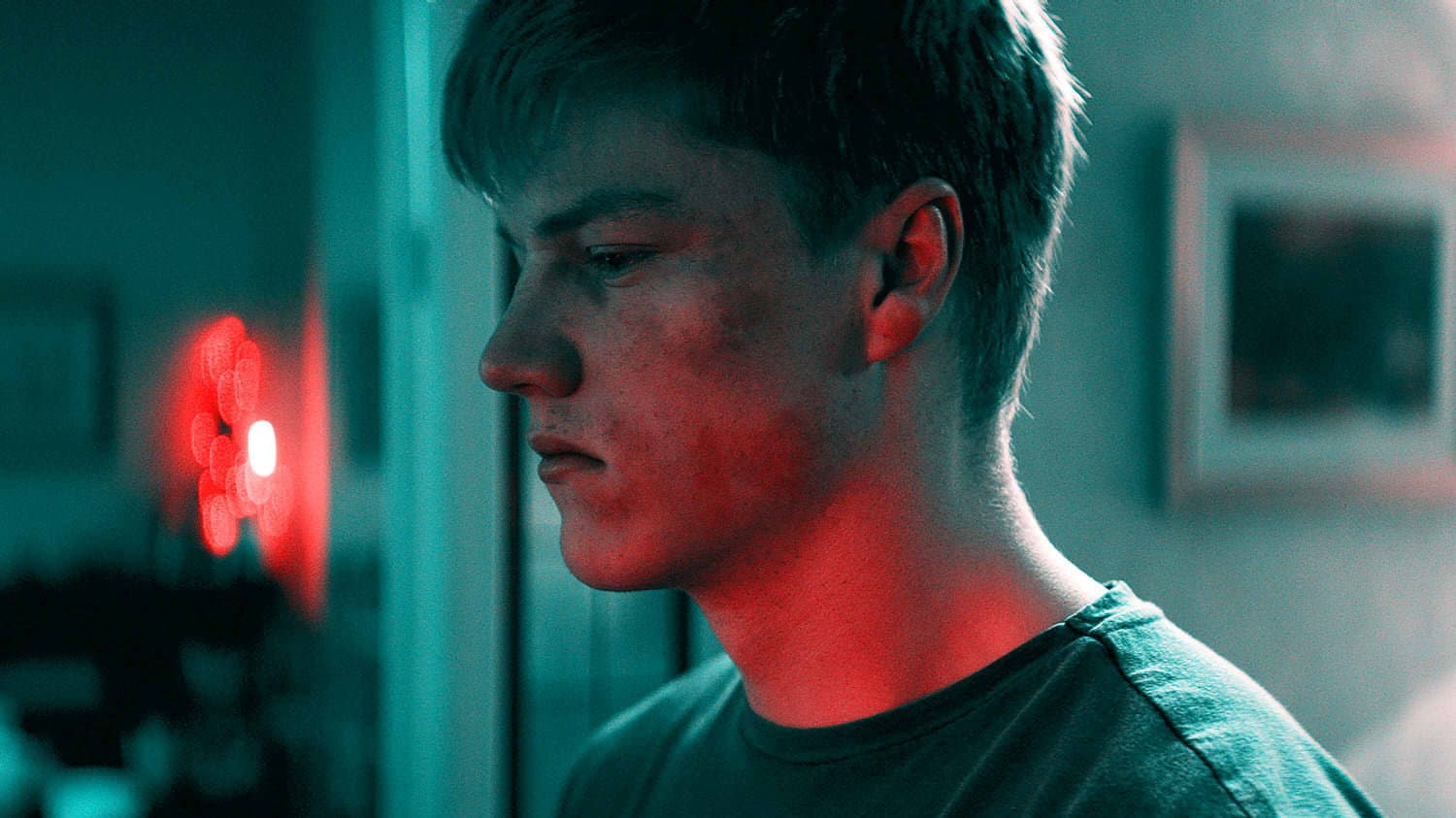 Await Further Instructions - immagine