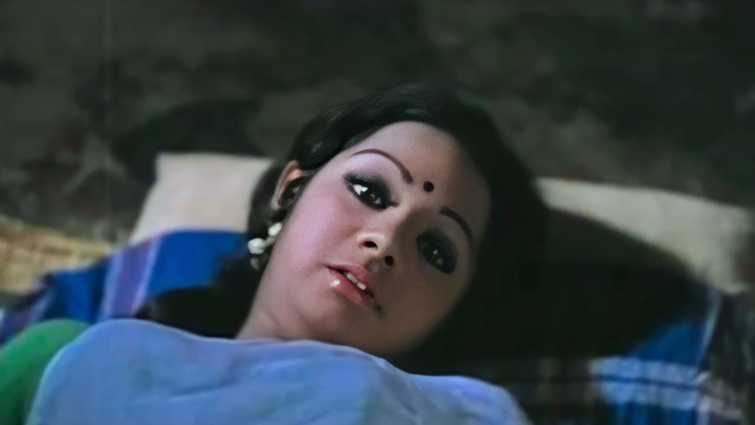 பதினாறு வயதினிலே - immagine