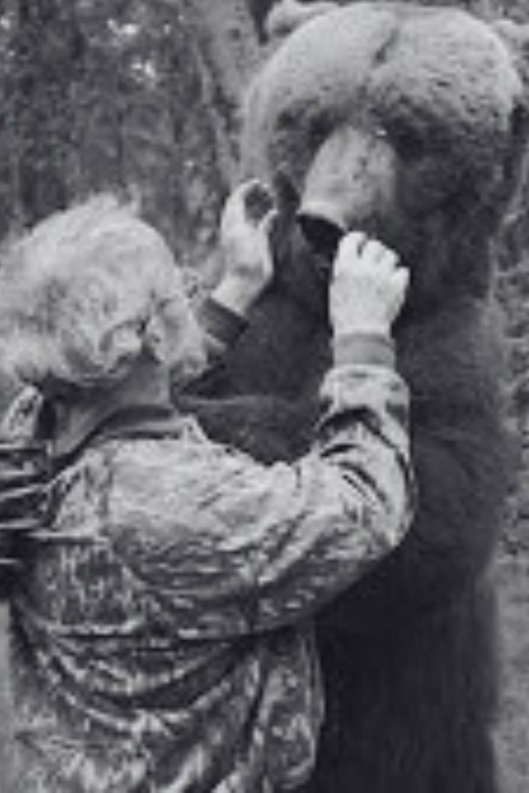 Poster di The Man Who Lives with Bears