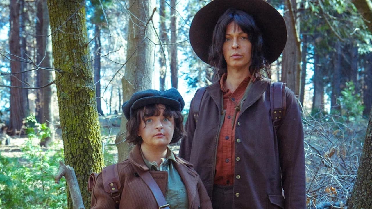 Em & Selma Go Griffin Hunting - immagine