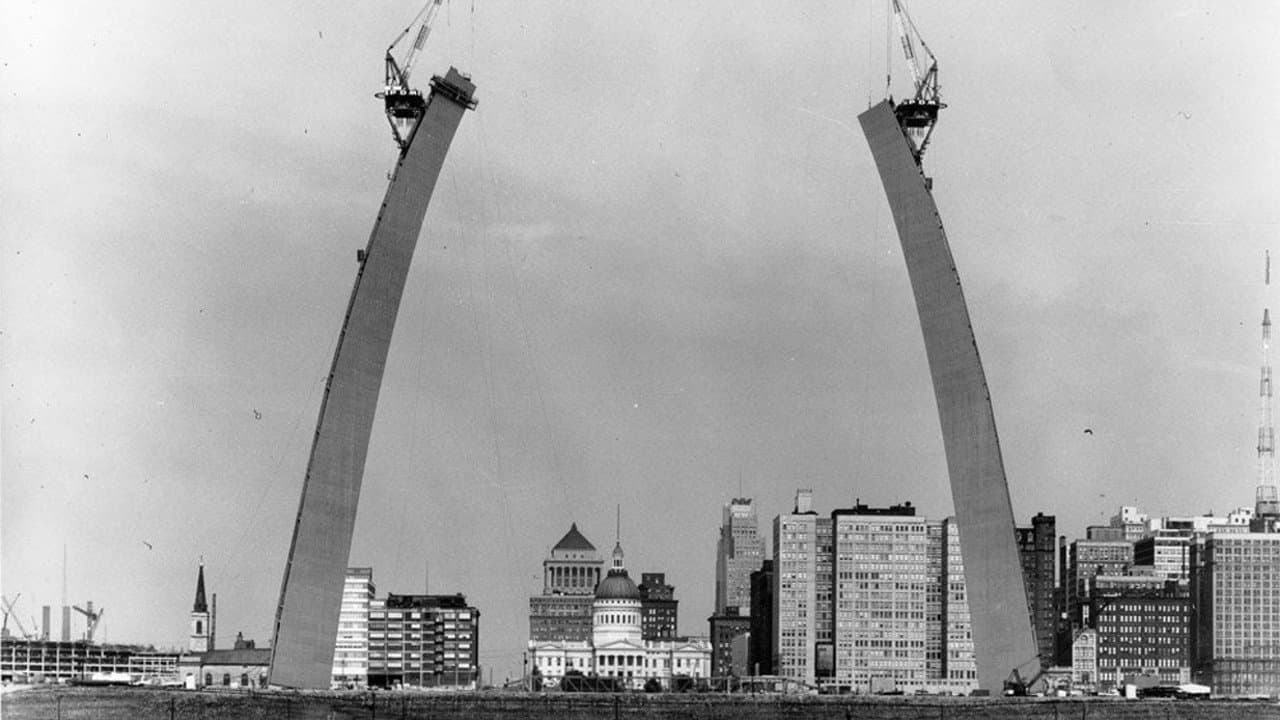The Gateway Arch: A Reflection of America - immagine