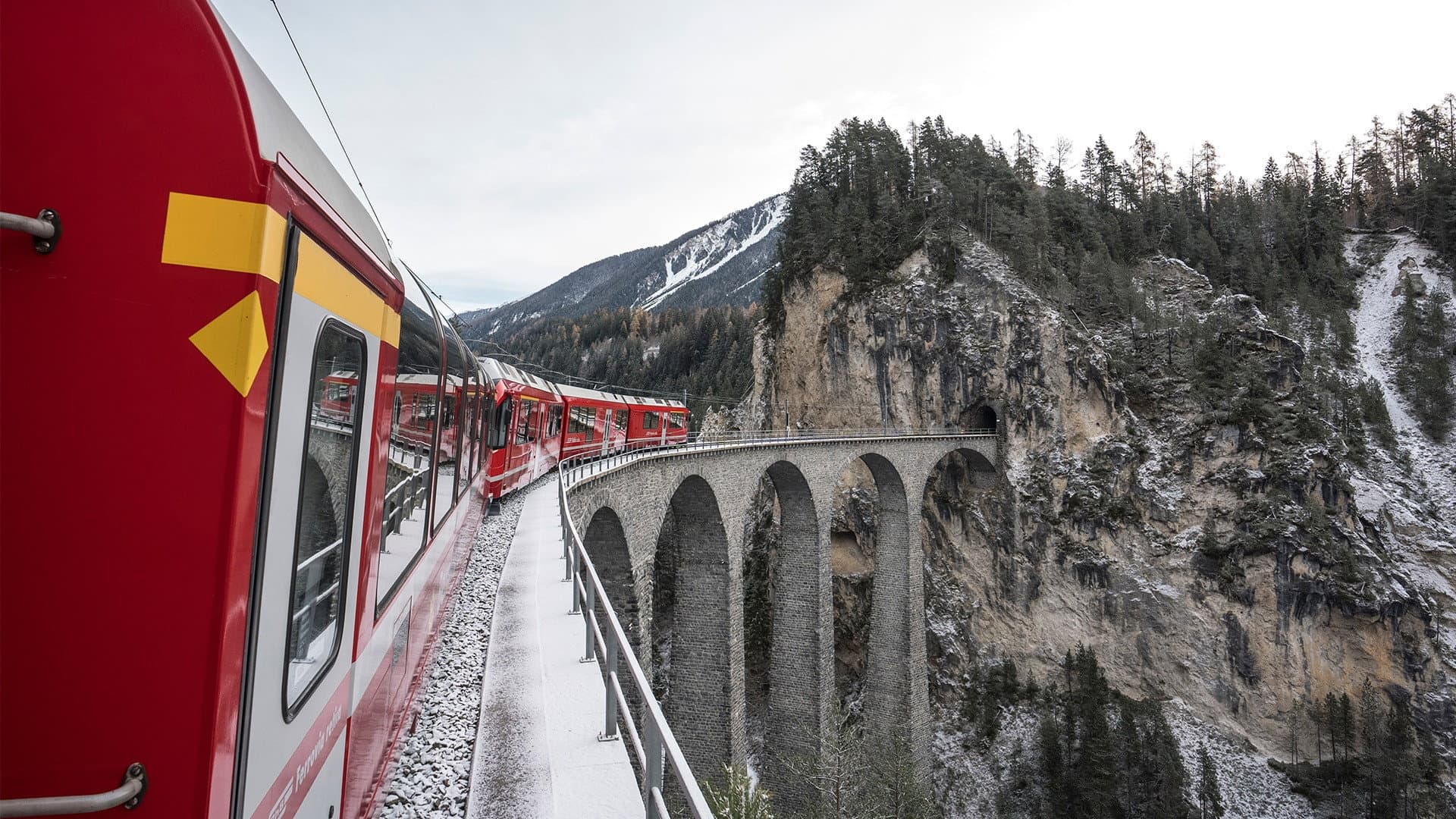 Alpine Train at Christmas - immagine