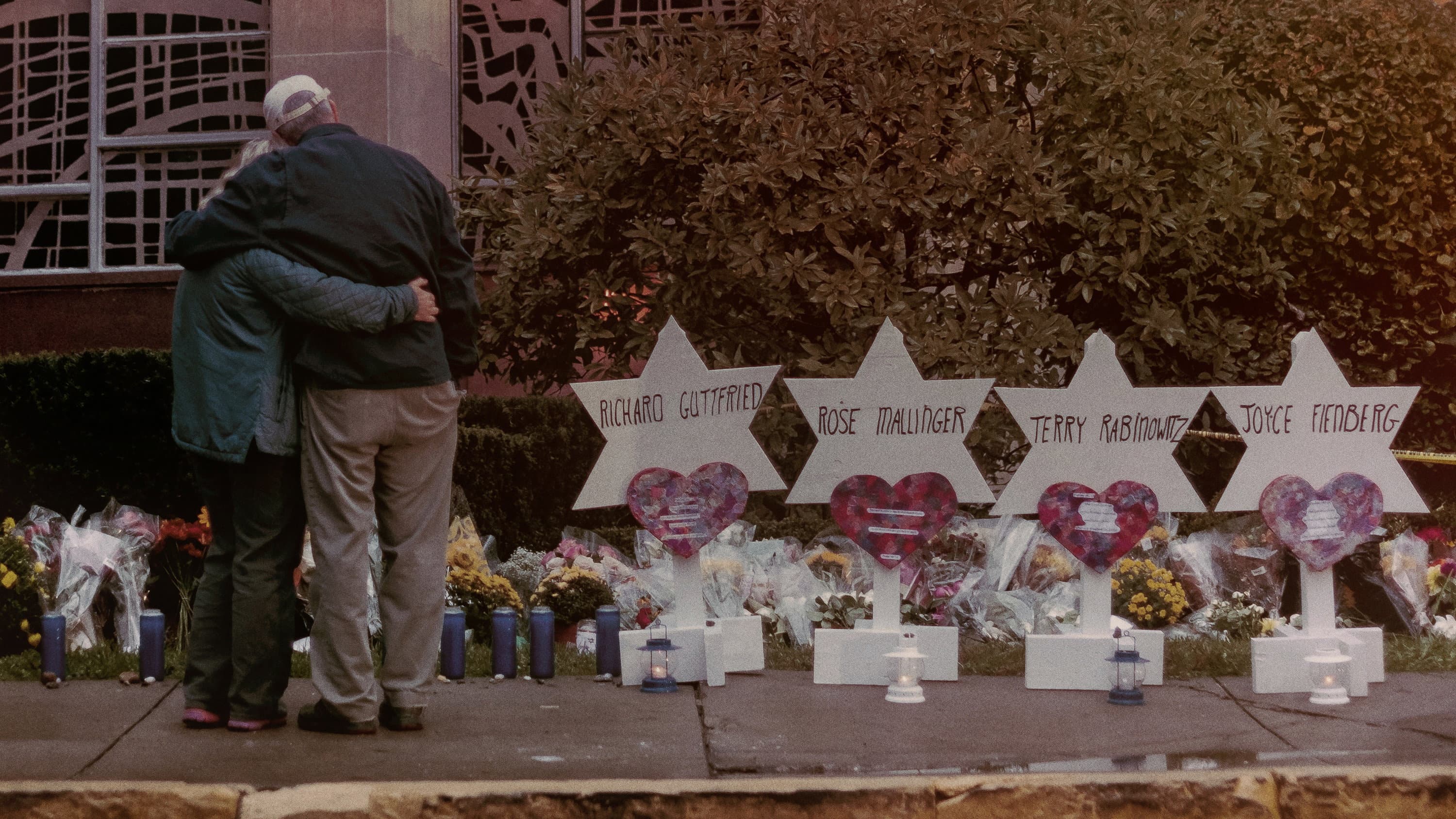 A Tree of Life: The Pittsburgh Synagogue Shooting - immagine