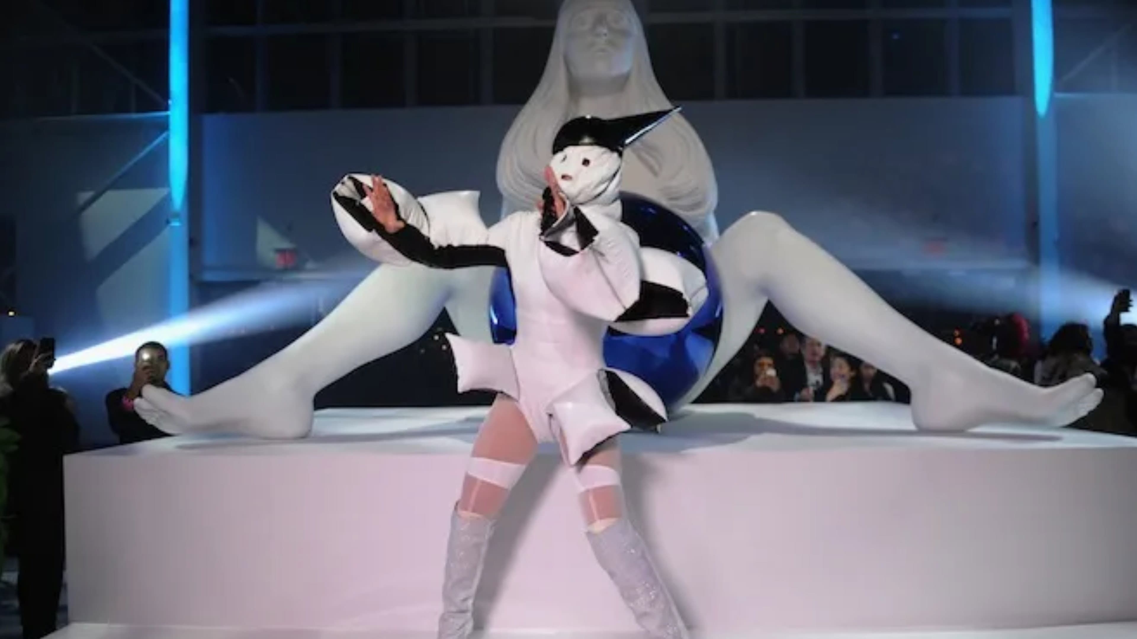 Vevo Presents: Lady Gaga - artRave - immagine
