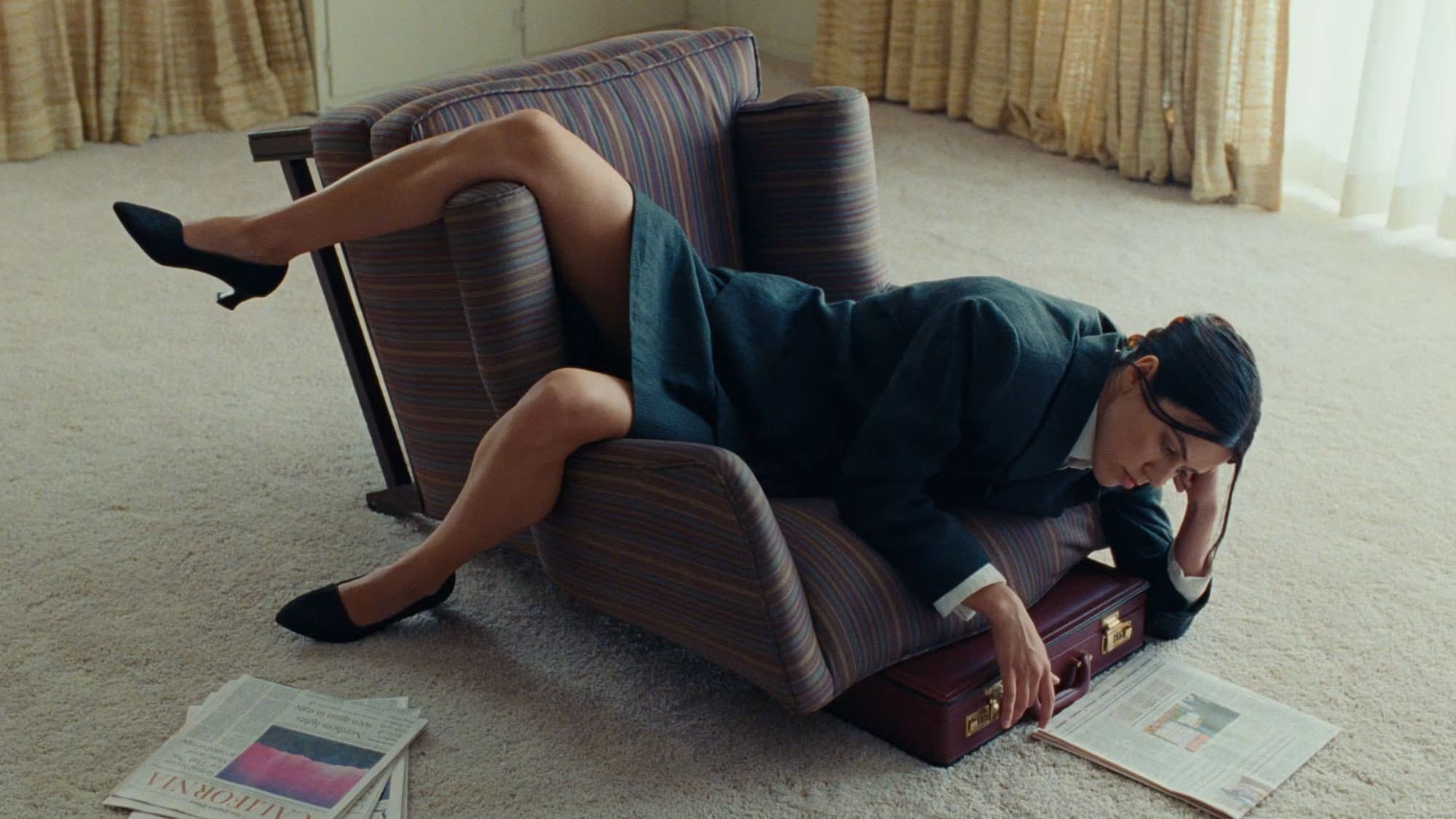Seeking Comfort In An Uncomfortable Chair - immagine