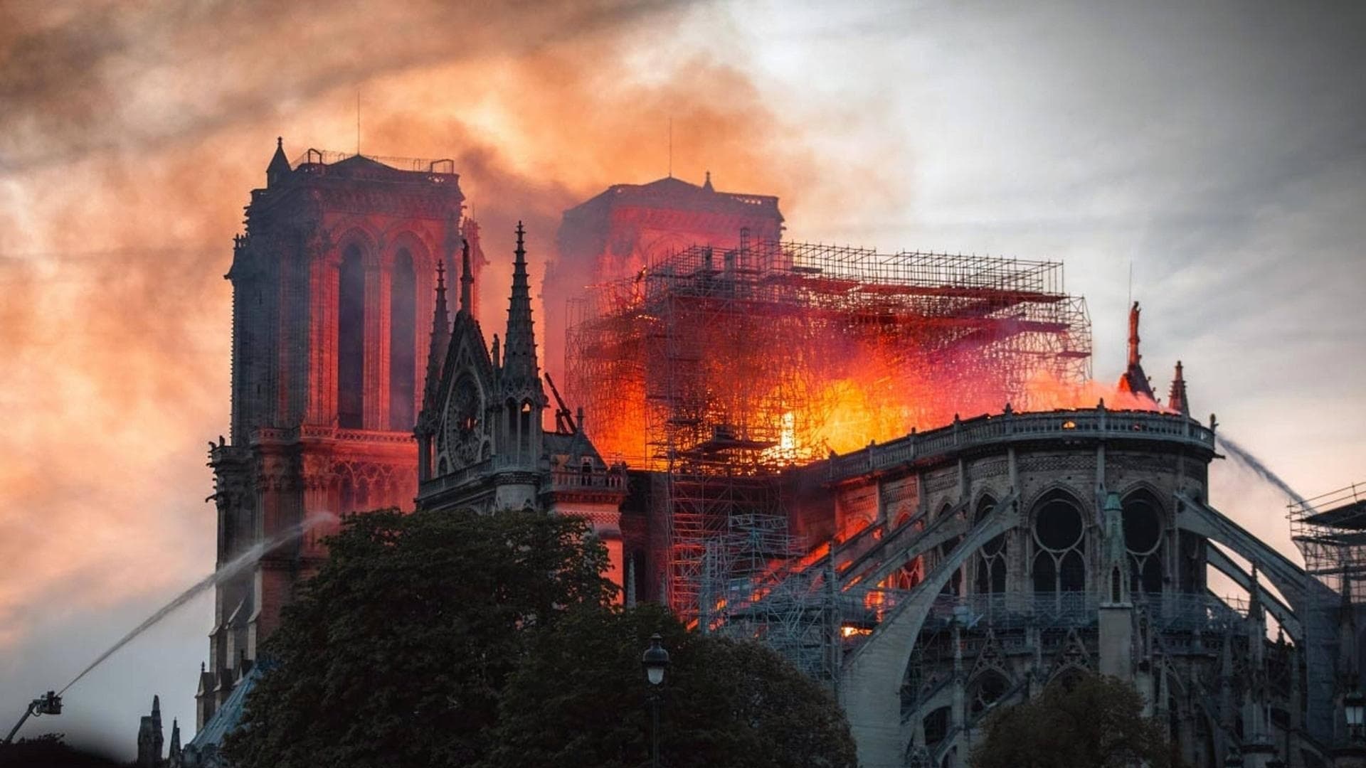 Notre-Dame in fiamme - immagine