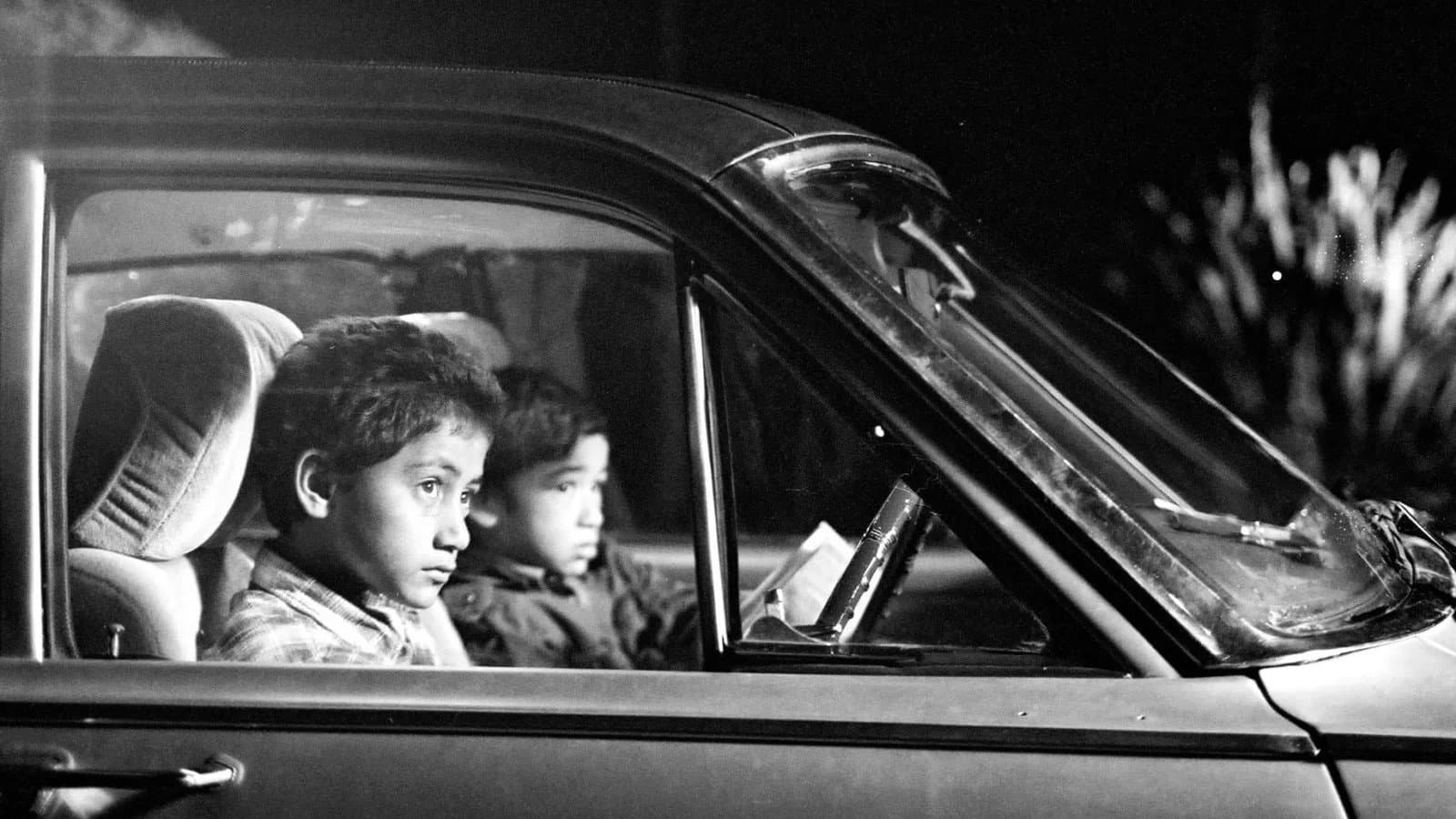 Two Cars, One Night - immagine