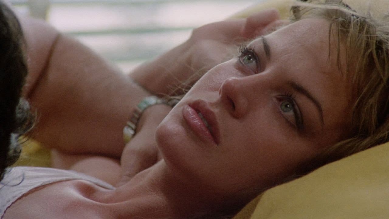 La ragazza dal pigiama giallo - immagine