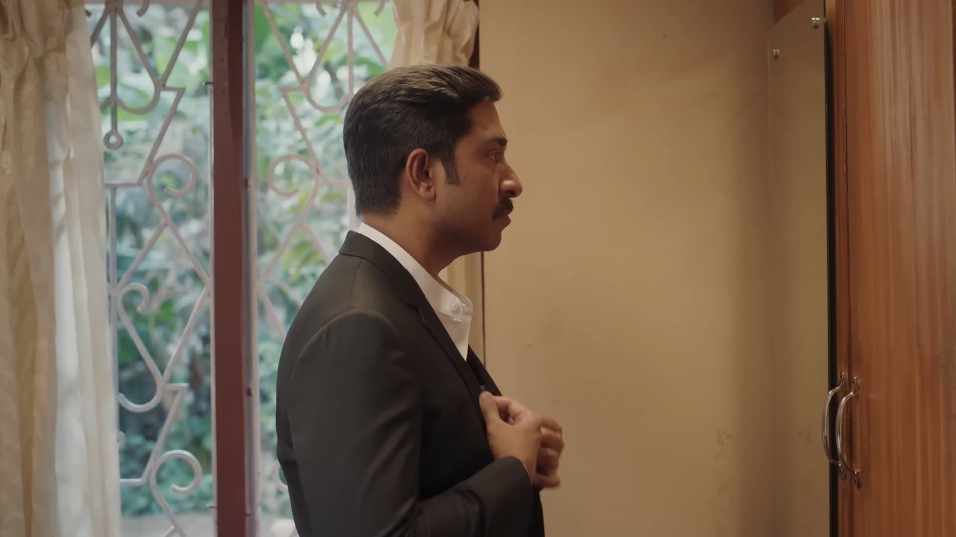 മുകുന്ദന് ഉണ്ണി അസോസിയേറ്റ്സ്™ - immagine