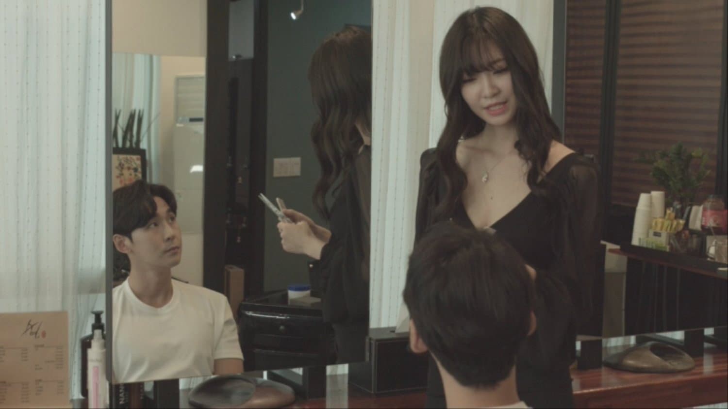 윤율의 VIP 미용실 - immagine