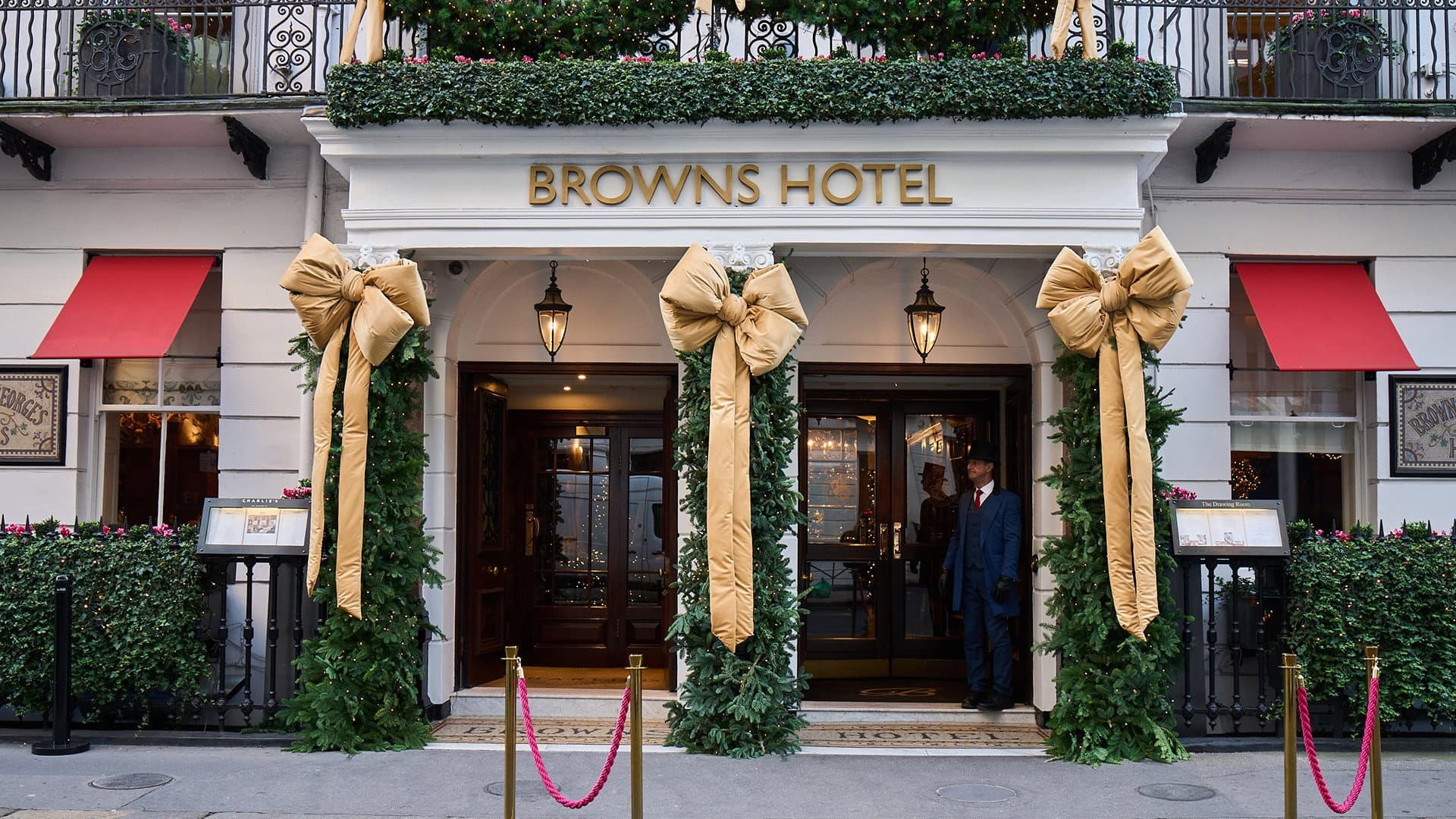 A Very British Hotel at Christmas - immagine