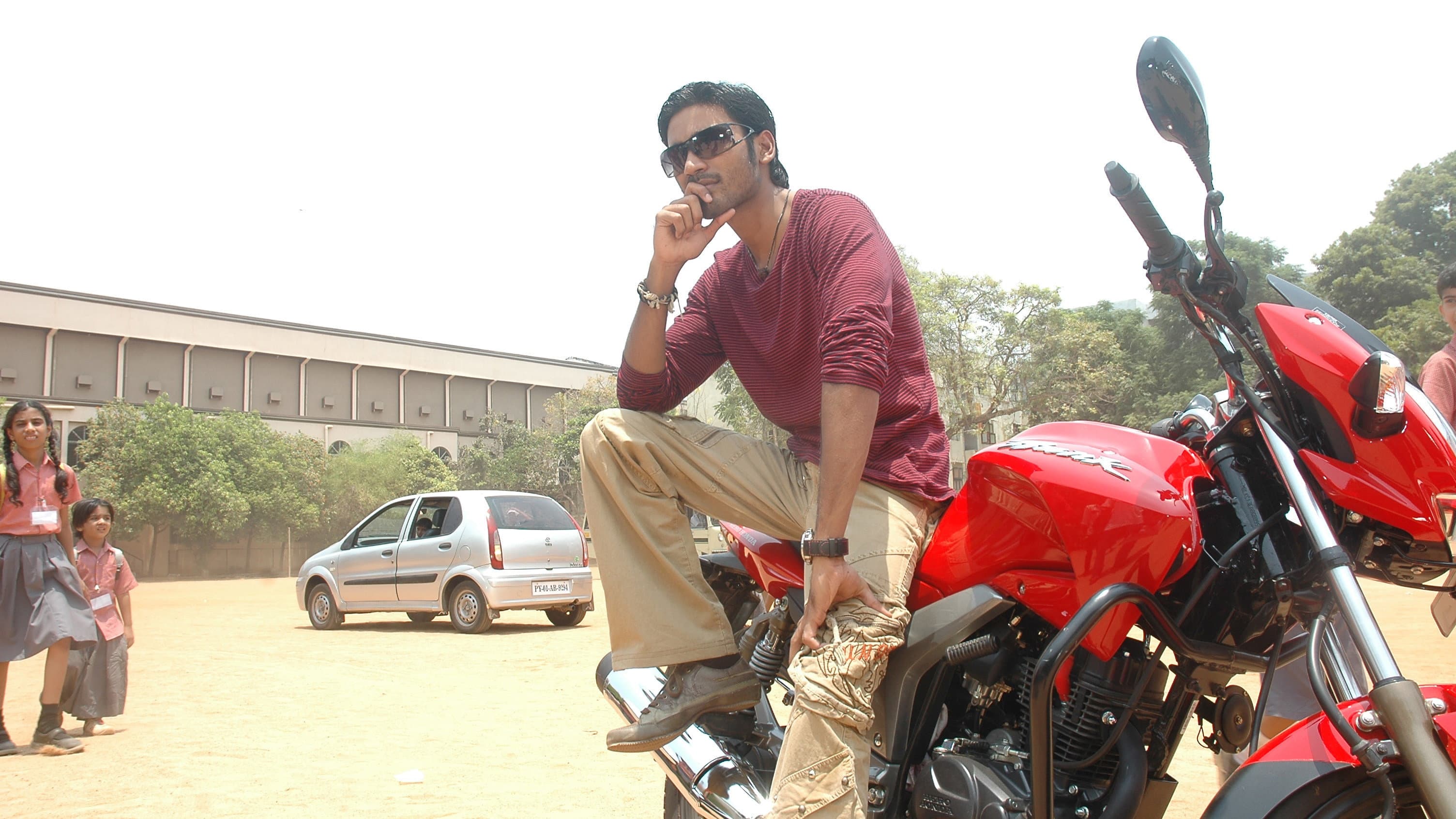படிக்காதவன் - immagine