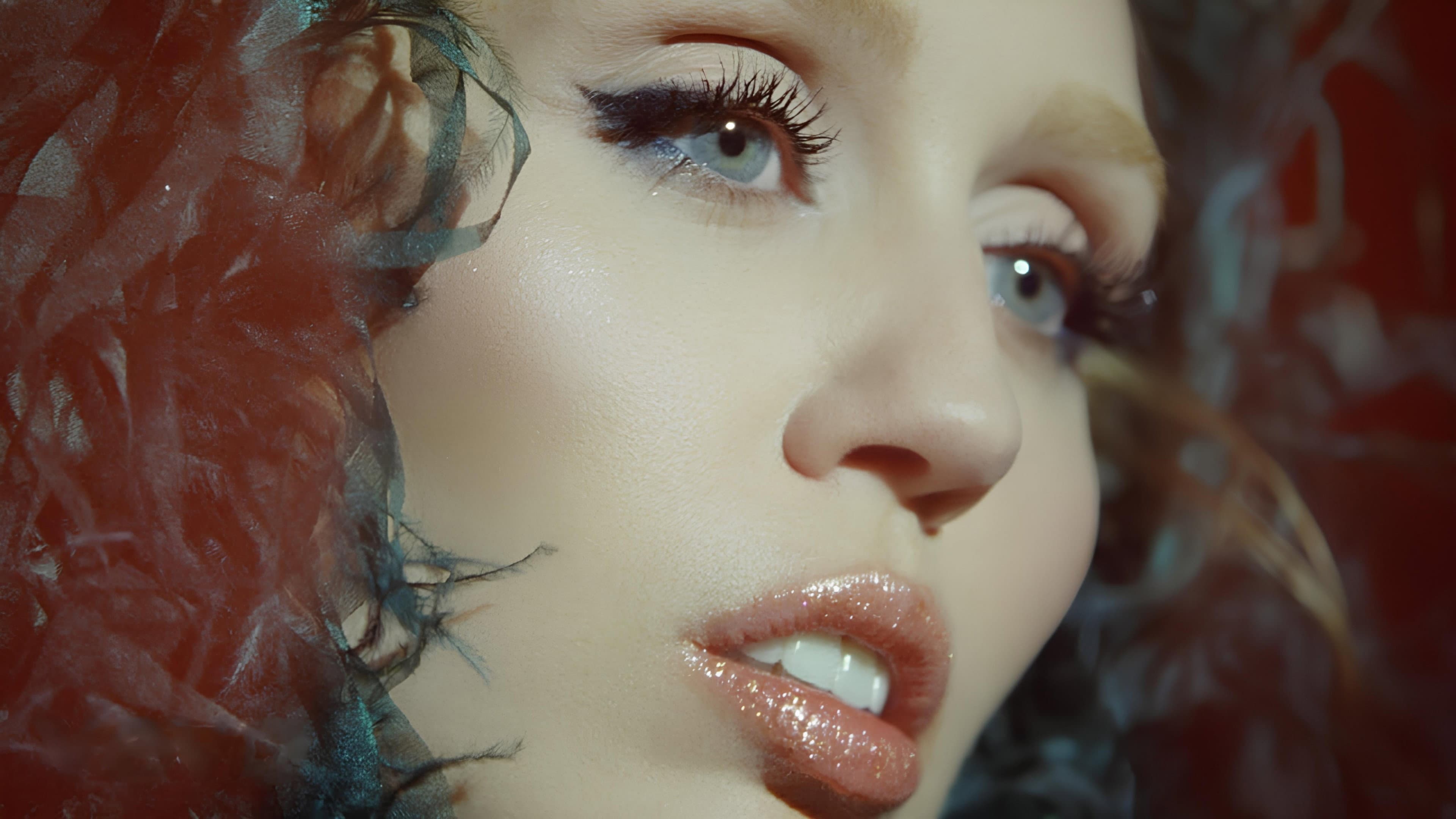 Miley Cyrus: Something Beautiful - immagine