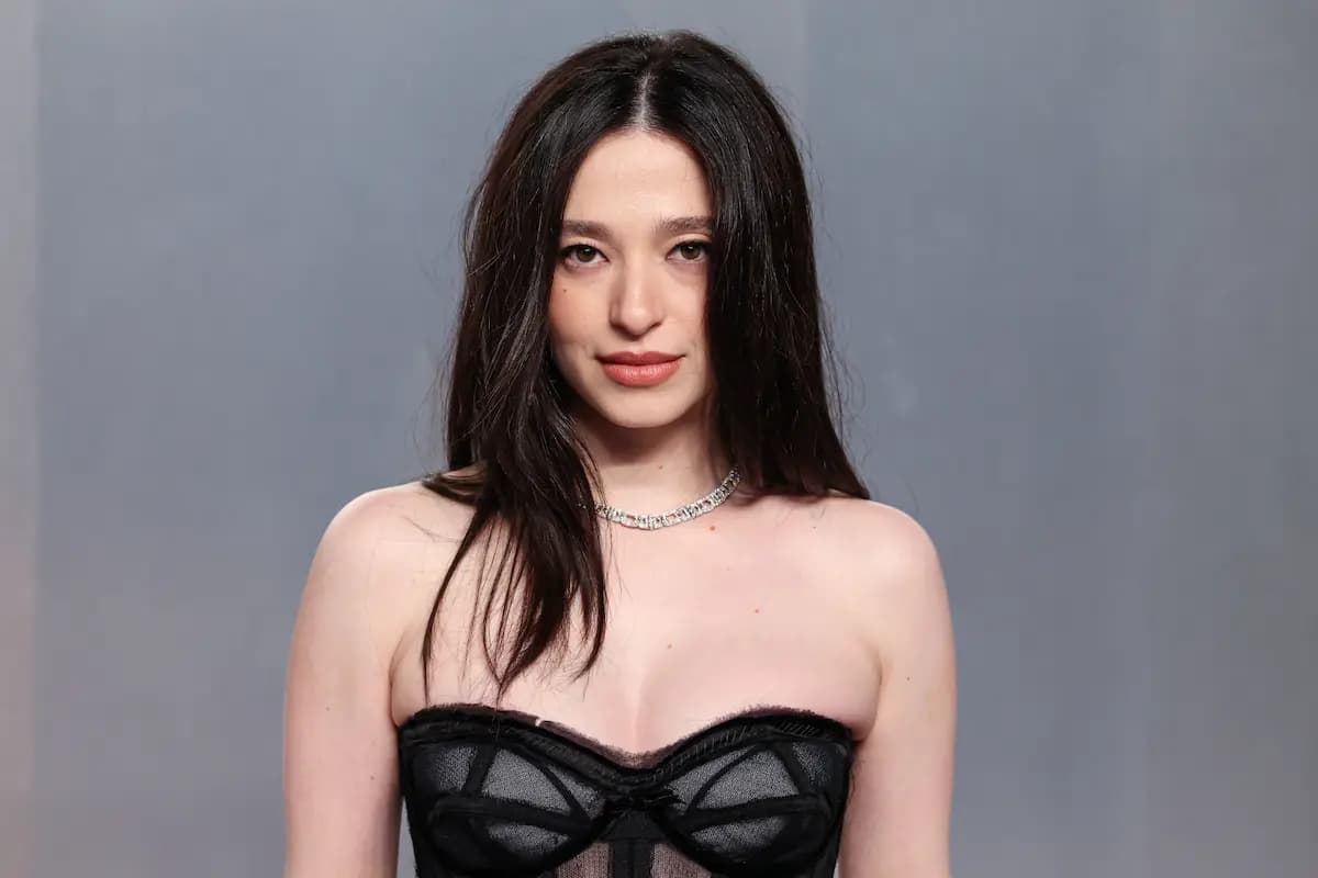 La maschera della Morte Rossa, Mikey Madison sfida Poe: due ruoli e un horror fuori dagli schemi