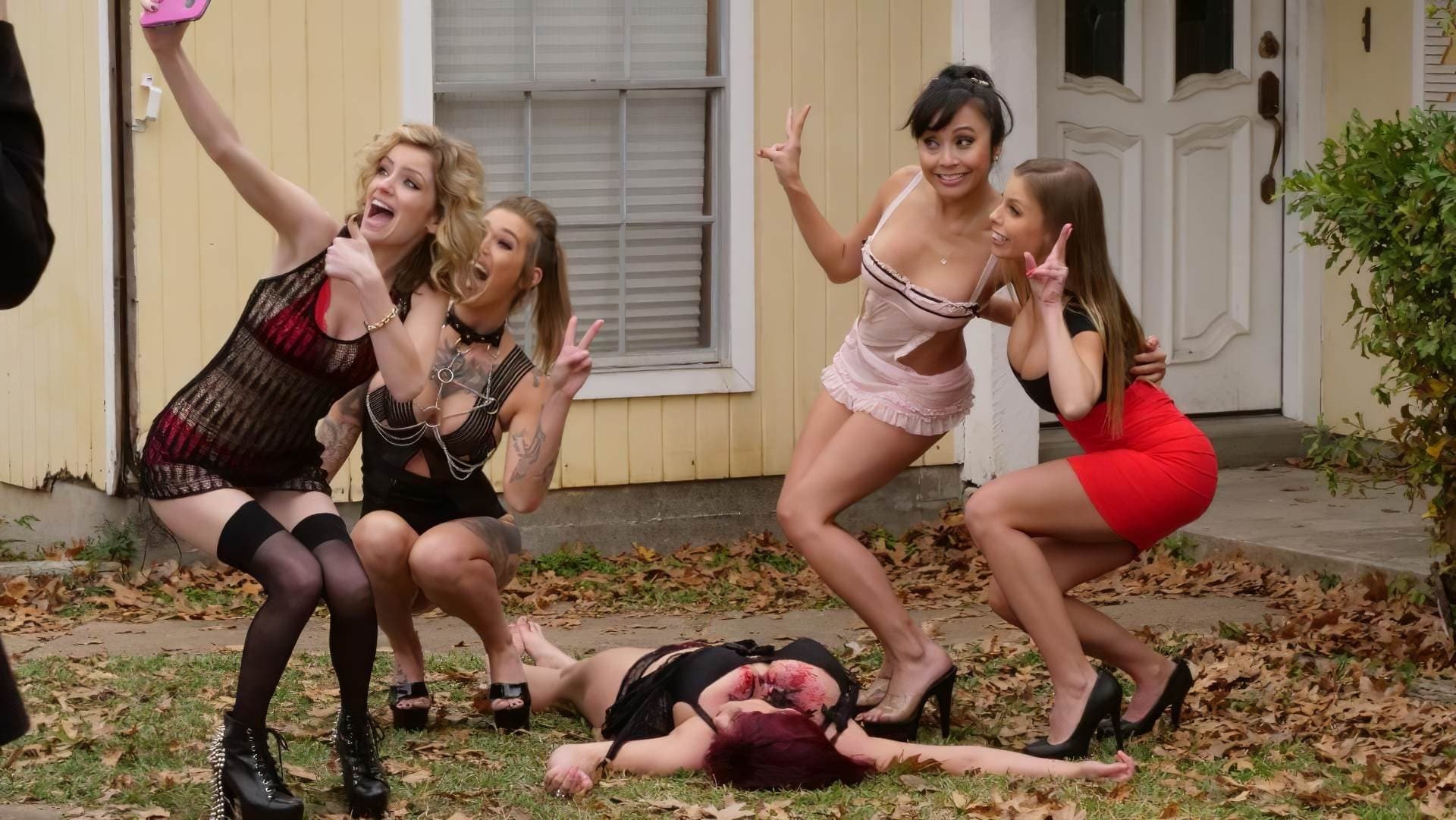 Girls Guns and Blood - immagine